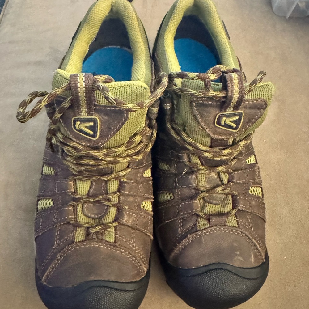 KeenVoyager Brown and Green low hikers with Rugged Design